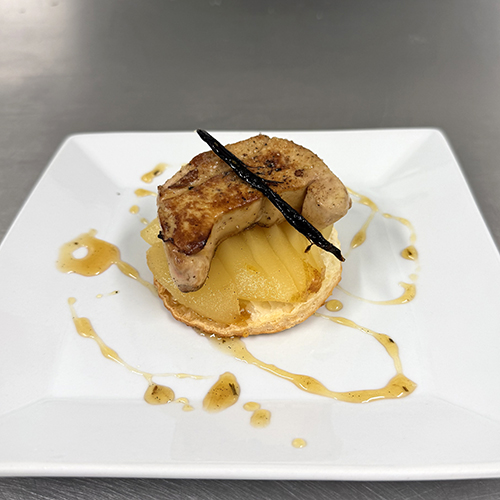 Tatin de poire confite aux épices et vanille, Foie gras de canard poêlé