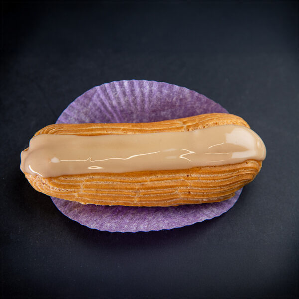 Eclair au café