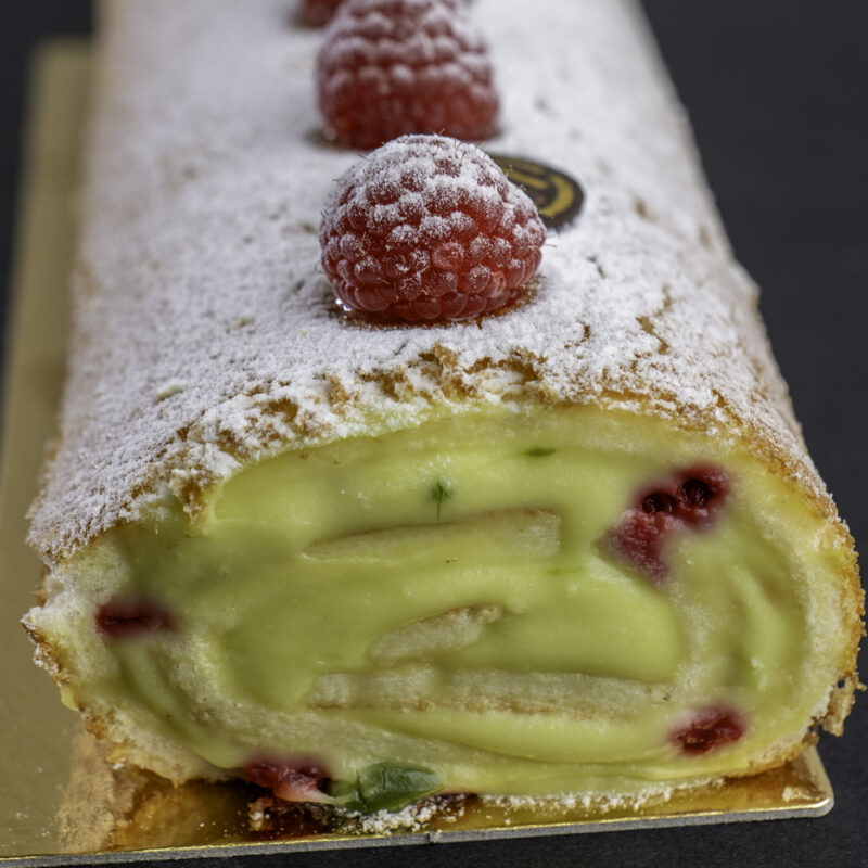 Roulé à la crème de pistache et framboises - 6 pers. – Image 2
